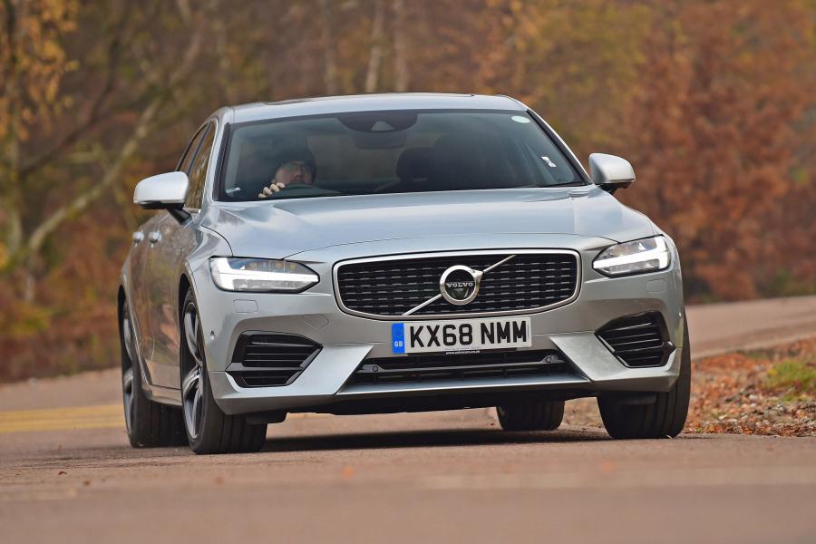  Volvo S90 T8 R-Design 2018 года  (UK) (фото 2 из 13)